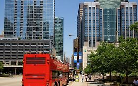Embassy Suites By Hilton Chicago Downtown Magnificent Mile Exterior photo